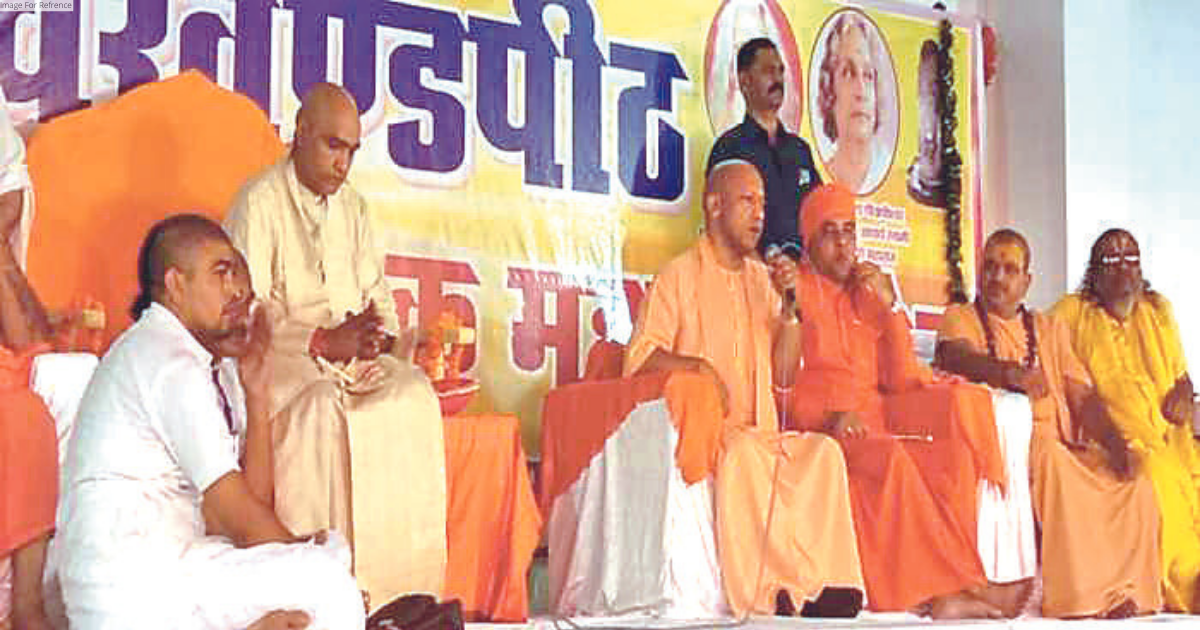 Yogi pays tribute to deceased Acharya at Ramanandi Peeth